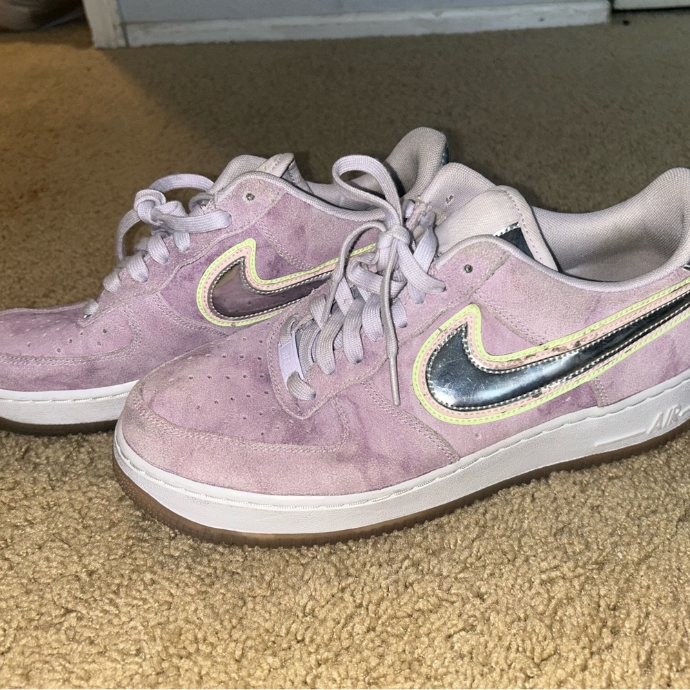 Nike Women's Sneakers in Lavender and Metallic Silver
